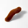 Grote bruine pluche haarklem met zachte textuur van imitatiebont voor de winter - Chocolade