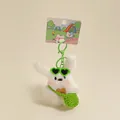 Porte-clés lapin en peluche blanche avec lunettes de soleil vertes et mini sac tricoté - Lapin avec lunettes de soleil vertes et sac (Style 4)