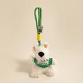 Detail van witte pluche honden-sleutelhanger met groene gebreide trui en hartpatroon - Groen-witte trui met hartjespatroon puppy hanger (Stijl 6)