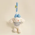 Detail van een witte pluche konijn sleutelhanger met blauwe trui en strik decor - Konijntje in blauwe trui met blauwe strik (Konijnenstijl 4)