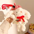 Porte-clés lapin en peluche avec écharpe rouge et robe en dentelle brodée de cerises - Lapin Écharpe Rouge Robe Cerise