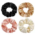 Set van vier satijnen scrunchies in zwart, goud, roze en ivoor voor haarstyling - Vier Kleuren Combinatieset