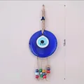 Detailansicht vom türkischen Evil Eye Glasanhänger mit Hanfseil und bunten Holzperlen - Bunte Perle Blaues Auge