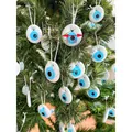 Decorazione occhio del male bianca da 4cm con vetro blu su ramo di albero di Natale - Malocchio Bianco Con Corda Bianca (104)