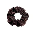 Chouchou en satin marron foncé avec finition soyeuse et design plissé classique - Grand Satin / Café Foncé