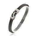 Dettaglio macro del bracciale uomo in acciaio inossidabile a doppia fila con chiusura opaca - Regular Fit / Argento antico