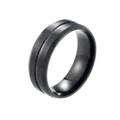 Anello minimalista nero da uomo in acciaio inossidabile con finitura opaca e scanalatura - US 6 / Nero