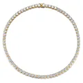 Dettaglio della collana tennis dorata con castoni a griffe e chiusura a cassetta - 6 mm / Oro / 60 cm