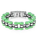 Détails macro du bracelet chaîne de vélo argent et vert en acier inoxydable poli - Largeur 16mm Longueur 22cm / Vert et Noir Style 2