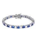 Dettaglio di un bracciale tennis in argento con pietre di zirconia blu e bianche alternate - Taglia 7.5 (ai-) / Argento con pietra blu
