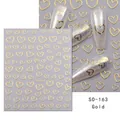 Dettaglio degli adesivi per unghie a cuore dorato 3D SO-163 con applicazione sulle unghie - SO-163 (Oro)