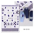 Détail d'autocollants pour ongles à cœurs bleus avec nœuds 3D et motifs floraux - Coeur Bleu Noeud (SW-CS105)