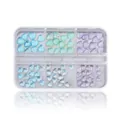 Detailansicht des 6-Gitter-Nagelkunst-Kits mit Aurora-Herzanhängern und 3D-Glitzerherzen - 6-segment-herz S162-a