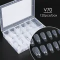 Macro-opname van transparante nageltips in een 12-vaks opbergdoos, V70-set van 120 stuks - Gladde Ronde Kop Stijl (V70)