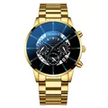 Gros plan détaillé du cadran doré avec logo Geneva et calendrier bleu de la montre - Boîtier Or Cadran Noir Aiguille Bleue