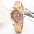 Montre élégante pour femme en or rose avec cadran pailleté et bracelet en cuir - Or