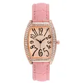 Détail d'une montre tonneau or rose avec lunette en strass et bracelet cuir crocodile rose - Rose