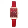 Detail van rode leren band en rechthoekig roségouden kwartshorloge voor dames - Rood