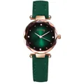Detail van roségoud quartz horloge met bosgroene wijzerplaat en gefacetteerd kristalglas - Groen