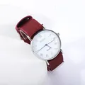 Détail de la montre à quartz Geneva avec cadran blanc romain et bracelet en nylon rouge - Cadran Blanc Bracelet Rouge