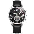 Dettaglio di un orologio da uomo in acciaio argento con cinturino in pelle nera - Cassa Argento Quadrante Nero Cinturino Nero