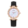 Détail du boîtier de montre or rose avec cristaux et cadran à motif papillon bleu - Montre Noire Uniquement