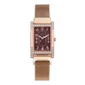 Detail van roségouden rechthoekig horloge met kristallen rand en bruine wijzerplaat - Bruin