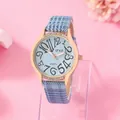 Montre à quartz pour femme en or rose avec lunette sertie et cadran bleu à chiffres - Bleu