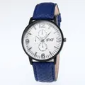 IFKF minimalistische Quarzuhr mit blauem Lederarmband und mattschwarzem Gehäuse auf Weiß - Blaues Armband Weißes Zifferblatt