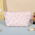 Borsa cosmetica rosa a fiori con tessuto a bolle e ciondolo a stella zip - Articolo singolo / Rosa