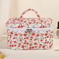 Gesteppte Kosmetiktasche mit floralem Muster und weißem Doppelreißverschluss - Red/Floral
