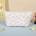 Beauty case trapuntato bianco con stampa floreale e tirazip a forma di stella - Articolo singolo / Bianco
