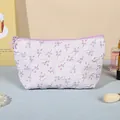 Borsa cosmetica lavanda a fiori con cerniera decorata da un ciondolo a forma di stella - Articolo singolo / Viola