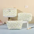 Set di borse cosmetiche bianche trapuntate con ricami floreali gialli e ciondoli - Kit Borsa per Trucchi e Astuccio / Beige