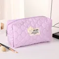 Lavendel gesteppte Kosmetiktasche mit Bären-Patch und silbernem Reißverschluss für Reisen - Lila