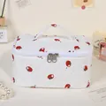 Trousse à maquillage matelassée blanche avec imprimé tomates et poignée pratique - White/Persimmon