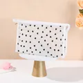 Tragbare weiße Netztasche mit Herzprint, großes Fassungsvermögen und goldener Reißverschluss - Schwarz