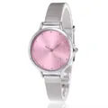 Montre à quartz pour femme avec cadran rose géométrique et bracelet en maille - Rose