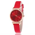 Reloj de cuarzo para mujer con correa de cuero roja y caja de oro rosa con cristales - Rojo
