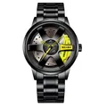 Detalle del reloj de cuarzo con llanta de carreras negra y pinza de freno amarilla en dial - Correa de Acero Inoxidable / Amarillo