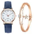 Dettaglio dell'orologio al quarzo oro rosa con cinturino blu e bracciale con ciondolo stella - Blu + Bracciale