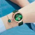 Damen Quarzuhren-Set mit grünem Lederarmband und glitzernder Kristalllünette - Uhr und Armband / Grün
