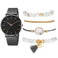 Détail d'un coffret montre en or rose et bracelets bohèmes avec perles et breloques - Bracelet Noir Cadran Noir Aiguilles Or Rose + Bracelet