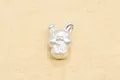 3D S999 Sterlingsilber Hasen-Perle mit mattem Finish und eingravierter Blume - Ruyi-Hase / Silber