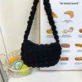 Borsa a spalla nuvola nera trapuntata con un'elegante texture a bolle alla moda - Nero