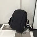 Borsa a tracolla versatile in nylon nero impermeabile con tracolla regolabile - Nero