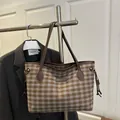 Sac cabas en laine à carreaux orange et vert avec lanières en cuir marron et cordon - Petits Carreaux Verts