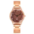 Détail de montre or rose avec cadran lapin marron et lunette ornée de strass - Marron