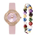 Detailansicht der rosa Lederuhr mit Strass-Zifferblatt und buntem Perlenarmband-Set - Uhr Und Armband / Rosa