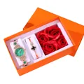Set orologio e bracciale da donna con quadrante verde e fiori rossi in una confezione regalo - Orologio con quadrante verde oro rosa e bracciale a quadrifoglio (Set scatola regalo rosa)